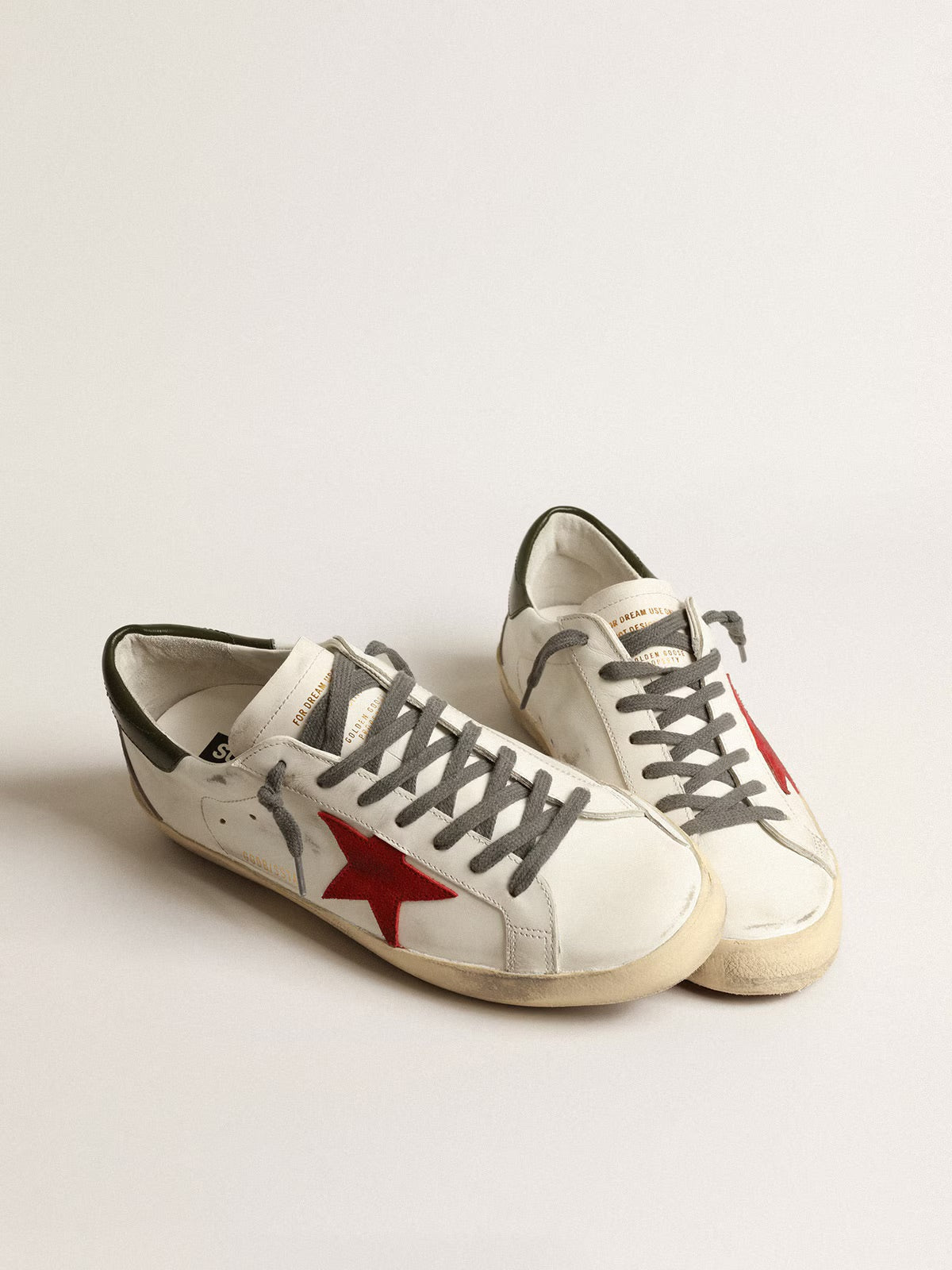 Super-Star avec étoile en daim rouge et contrefort en cuir vert