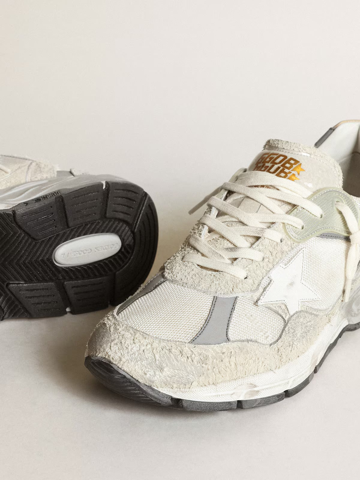 Dad-Star femme en daim blanc et gris avec étoile en cuir blanc